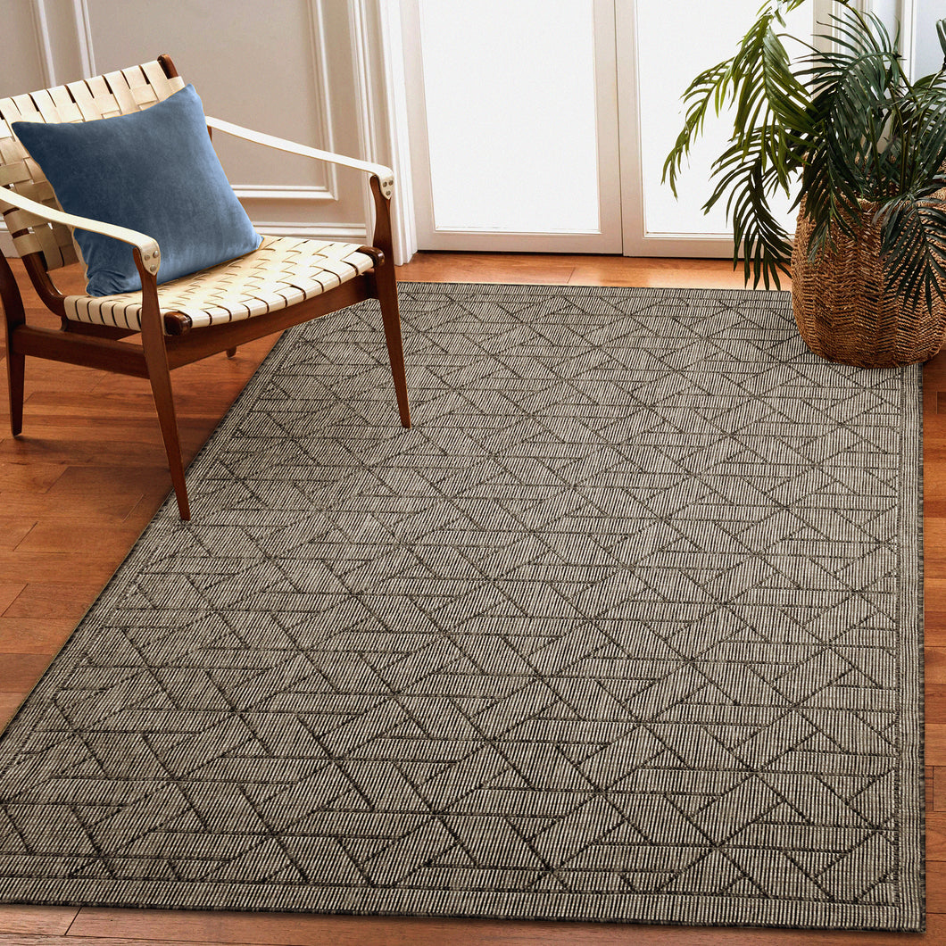 Liora Manne Carmel Pyramid Indoor Outdoor Rug Black