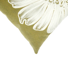Load image into Gallery viewer, Liora Manne Visions III Antique Medallion Indoor Outdoor Decorative Pillow Green