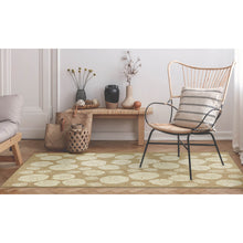 Load image into Gallery viewer, Liora Manne Frontporch Shell Toss Indoor Outdoor Area Rug Natural